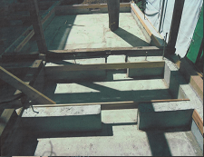 ０ページ２段目の左端の写真を配置